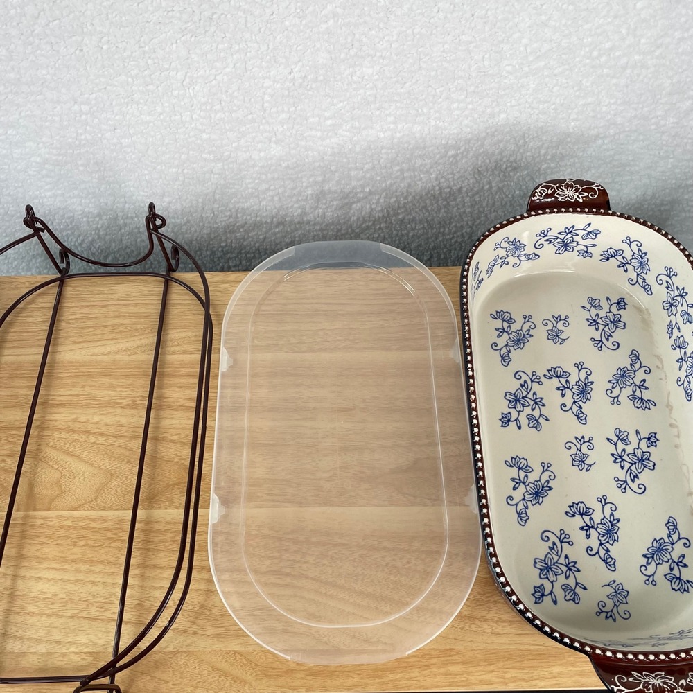 Temp-tations by Tara Floral Lace 3QT Oval Baker Cobalt Blue with Rack and Lid - Picture 6 of 7
